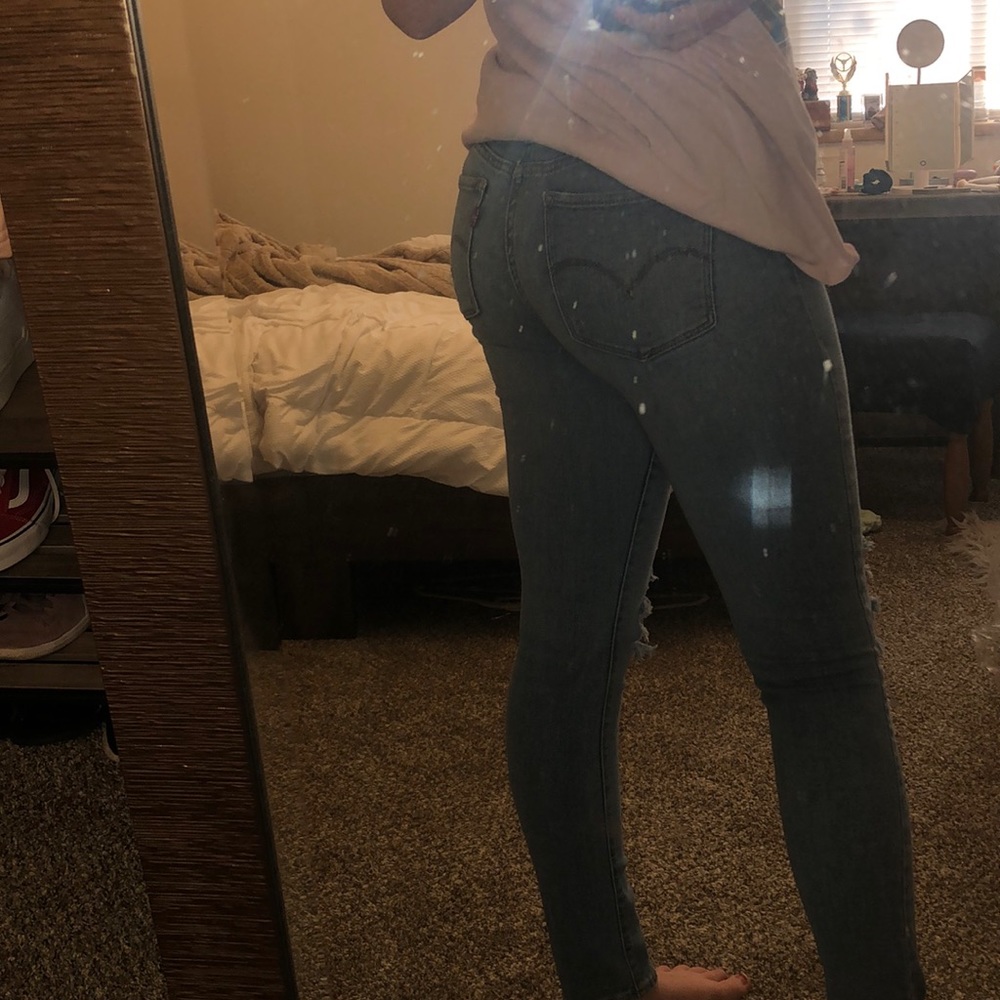 Low rise skinny jeans very comfy and stretchy.